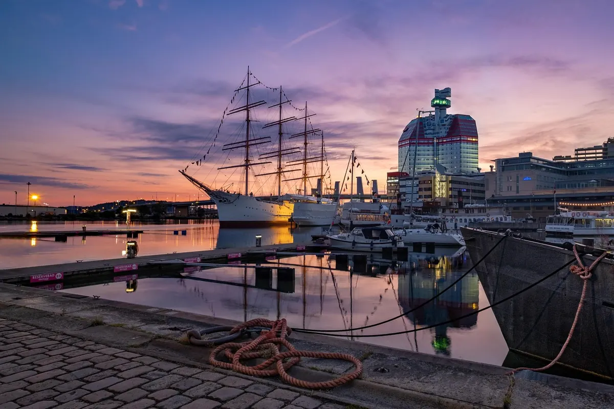 Harbour Etiquette for Visitors: Mooring, Walking and Photography